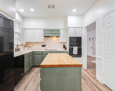 7603 Shangrila Lane - Photo Thumbnail 12