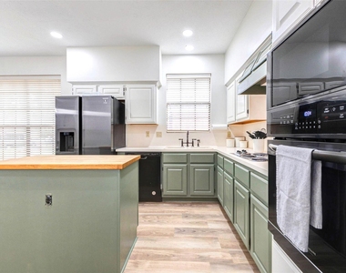 7603 Shangrila Lane - Photo Thumbnail 10