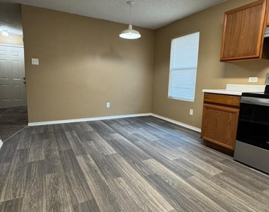 745 Grambling Dr - Photo Thumbnail 4