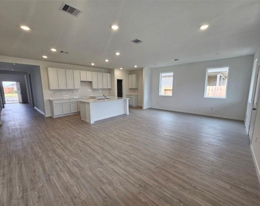 16072 Tallis Drive - Photo Thumbnail 4