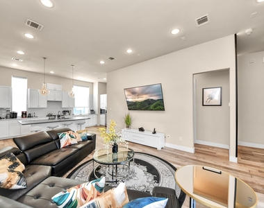 5922 Val Verde Street - Photo Thumbnail 10