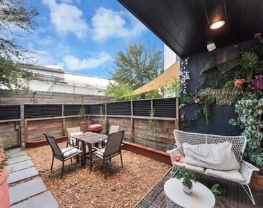 5922 Val Verde Street - Photo Thumbnail 3