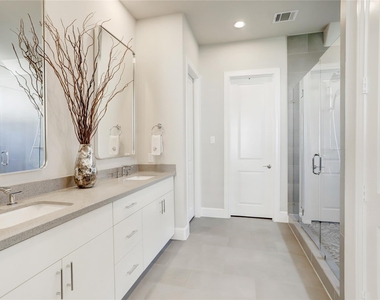 620 Delano Street - Photo Thumbnail 7