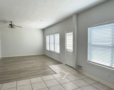 6834 Great Oaks Shadow Drive - Photo Thumbnail 5