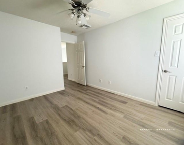 6834 Great Oaks Shadow Drive - Photo Thumbnail 13