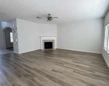 6834 Great Oaks Shadow Drive - Photo Thumbnail 2
