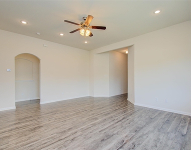 3513 Korina Way - Photo Thumbnail 6