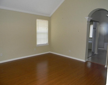 2322 Edgewood Drive - Photo Thumbnail 12