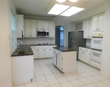 2322 Edgewood Drive - Photo Thumbnail 40