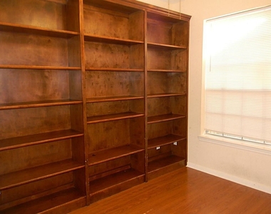 2322 Edgewood Drive - Photo Thumbnail 14