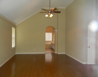 2322 Edgewood Drive - Photo Thumbnail 6