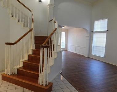 2322 Edgewood Drive - Photo Thumbnail 3