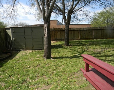 2322 Edgewood Drive - Photo Thumbnail 21