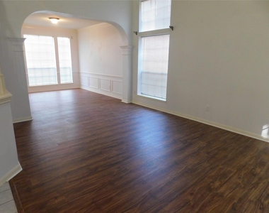 2322 Edgewood Drive - Photo Thumbnail 13