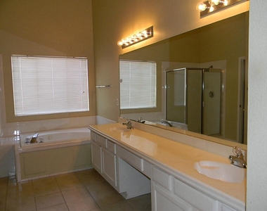 2322 Edgewood Drive - Photo Thumbnail 18