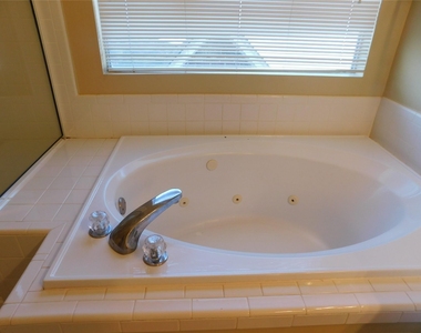 2322 Edgewood Drive - Photo Thumbnail 36