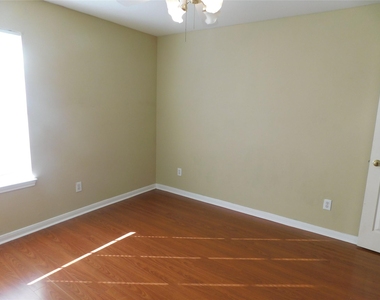 2322 Edgewood Drive - Photo Thumbnail 31