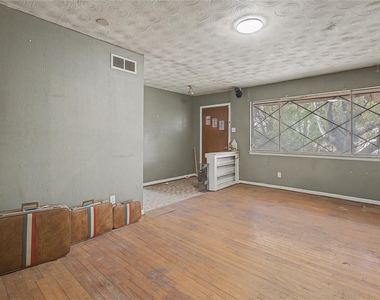 410 Ellis Avenue - Photo Thumbnail 11