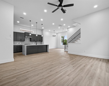 1107 Wilson St - Photo Thumbnail 4