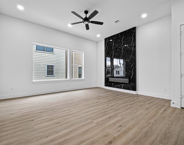 1107 Wilson St - Photo Thumbnail 3