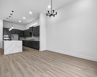 1107 Wilson St - Photo Thumbnail 12