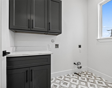 1107 Wilson St - Photo Thumbnail 14