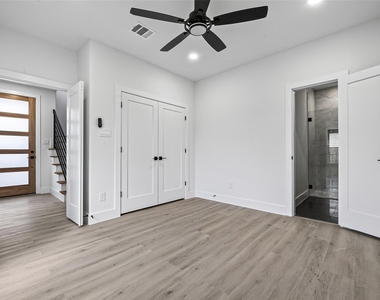 1107 Wilson St - Photo Thumbnail 16