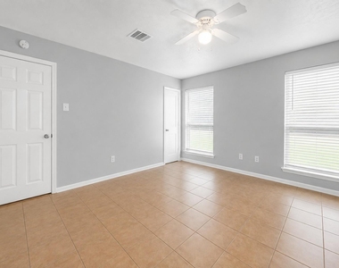 1707 Stone Lake Drive - Photo Thumbnail 11
