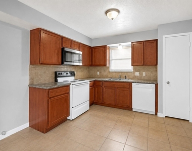 1707 Stone Lake Drive - Photo Thumbnail 6