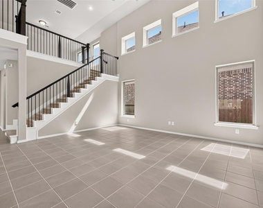 311 Violet Crown Lane - Photo Thumbnail 4