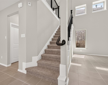 311 Violet Crown Lane - Photo Thumbnail 6
