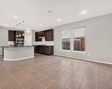 311 Violet Crown Lane - Photo Thumbnail 8