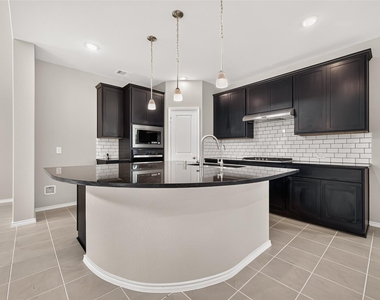311 Violet Crown Lane - Photo Thumbnail 10
