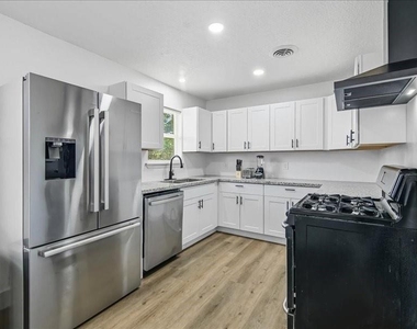 6223 Tiffany Drive - Photo Thumbnail 10