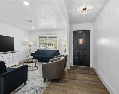 6223 Tiffany Drive - Photo Thumbnail 4