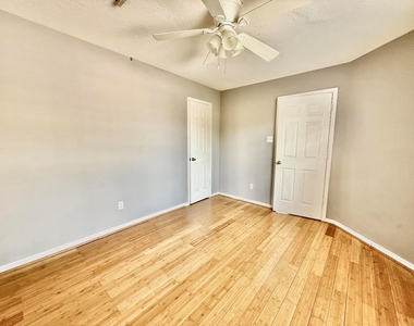 8815 Champion Springs Circle - Photo Thumbnail 14