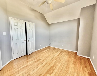 8815 Champion Springs Circle - Photo Thumbnail 12
