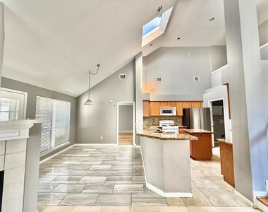 8815 Champion Springs Circle - Photo Thumbnail 6