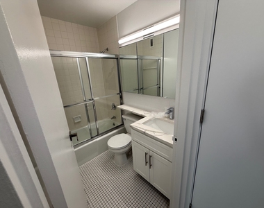 400 East 71st Street - Photo Thumbnail 4