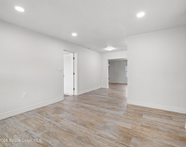 1382 Lakewood Drive - Photo Thumbnail 2