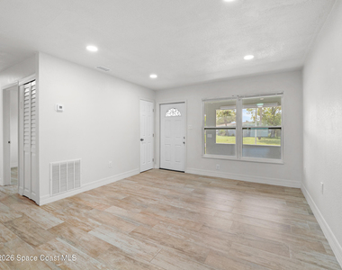 1382 Lakewood Drive - Photo Thumbnail 3