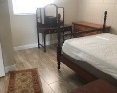208 Pierce Avenue - Photo Thumbnail 7