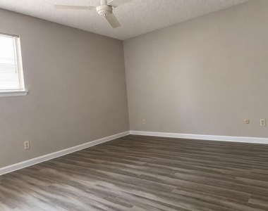 6601 Sands Point Drive - Photo Thumbnail 7