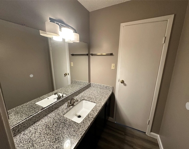 6601 Sands Point Drive - Photo Thumbnail 10