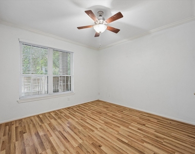 2255 Braeswood Park Drive - Photo Thumbnail 9