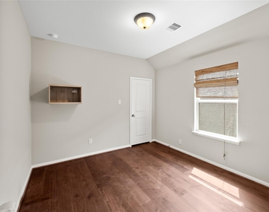 1714 Wickham Reach Drive - Photo Thumbnail 38