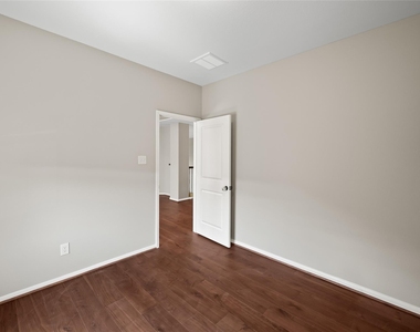 1714 Wickham Reach Drive - Photo Thumbnail 37