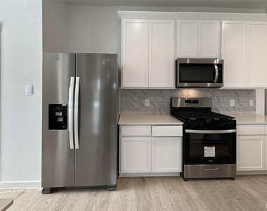 31727 Margaret Woods Lane - Photo Thumbnail 8