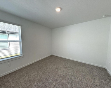 31727 Margaret Woods Lane - Photo Thumbnail 5