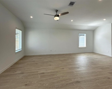 31727 Margaret Woods Lane - Photo Thumbnail 3